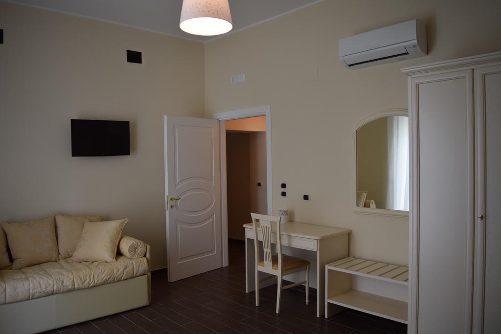 Domus Al Corso Con Servizio B&B Canosa di Puglia Ruang foto