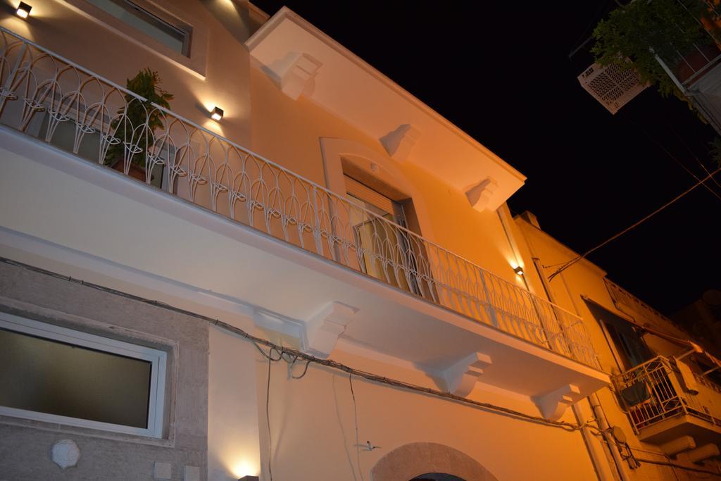 Domus Al Corso Con Servizio B&B Canosa di Puglia Bagian luar foto