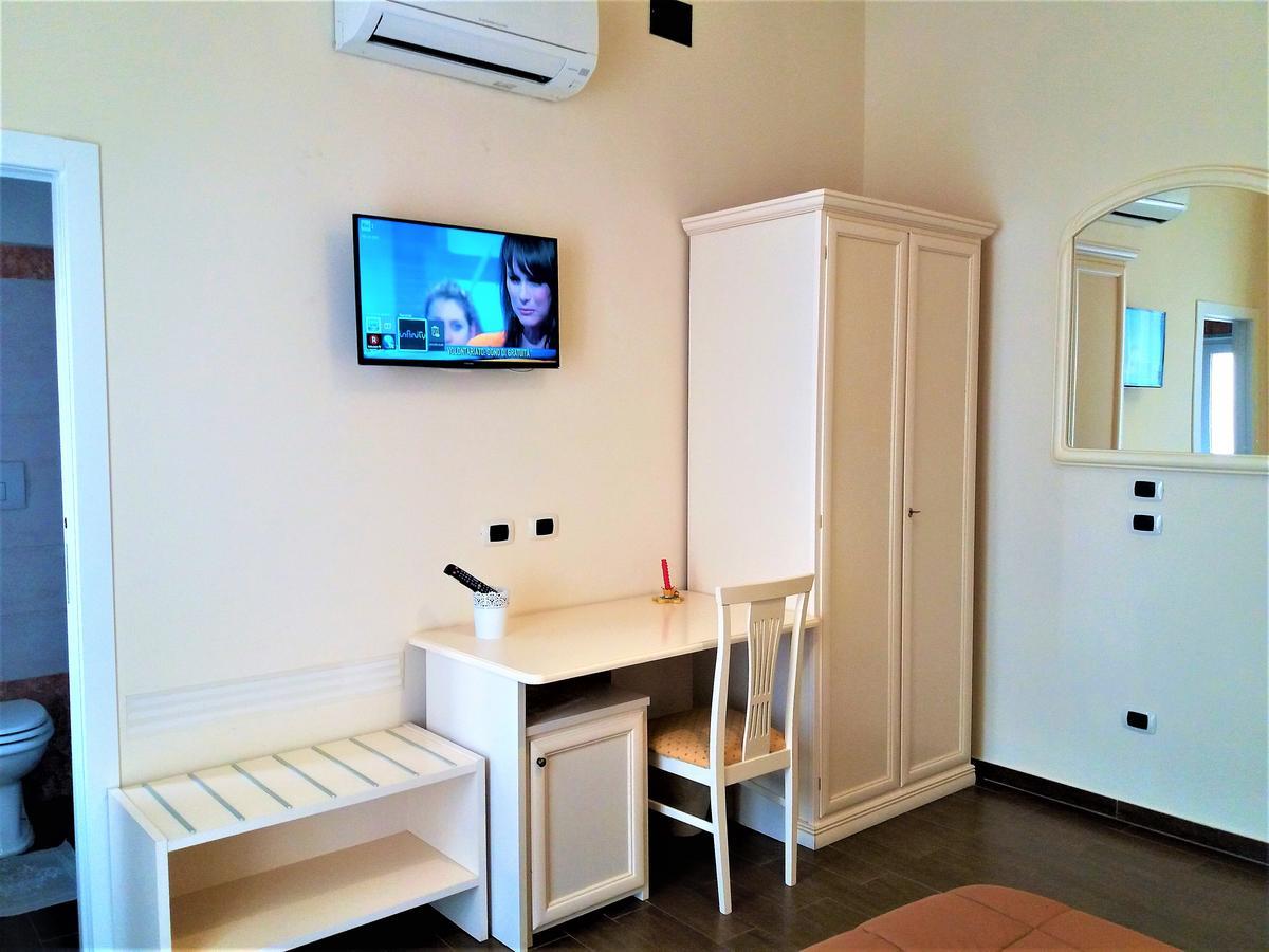 Domus Al Corso Con Servizio B&B Canosa di Puglia Bagian luar foto