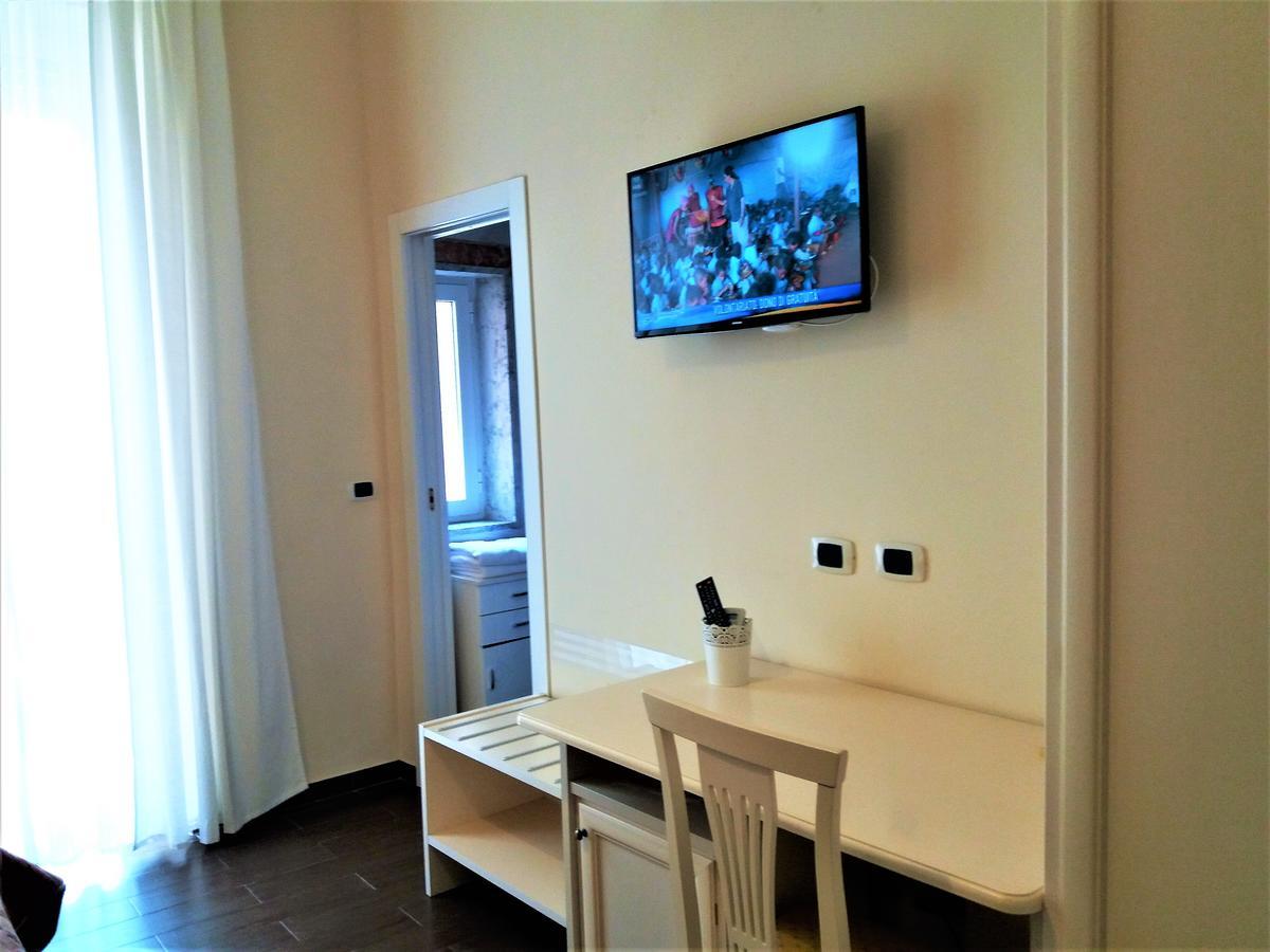 Domus Al Corso Con Servizio B&B Canosa di Puglia Bagian luar foto