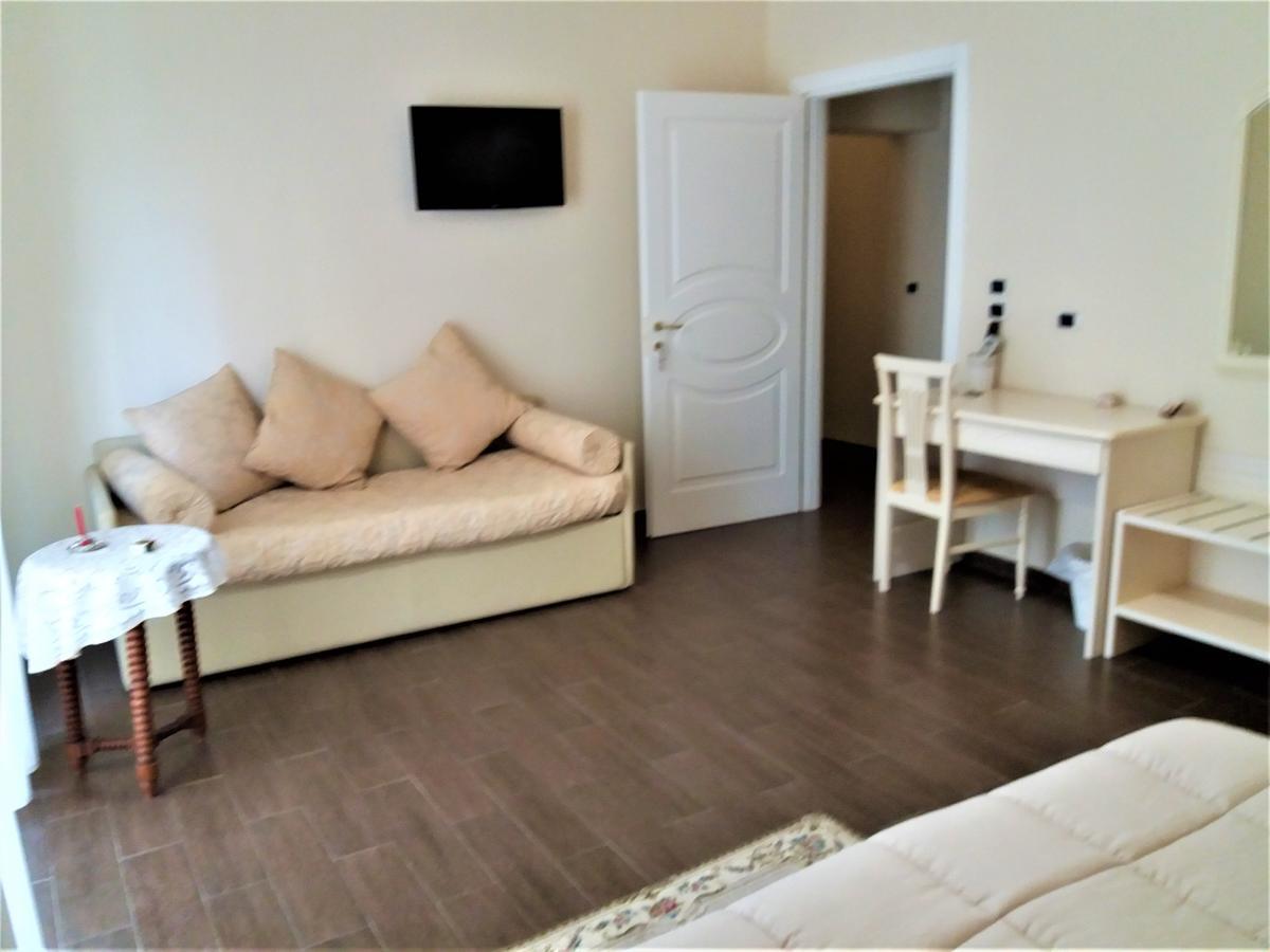 Domus Al Corso Con Servizio B&B Canosa di Puglia Bagian luar foto