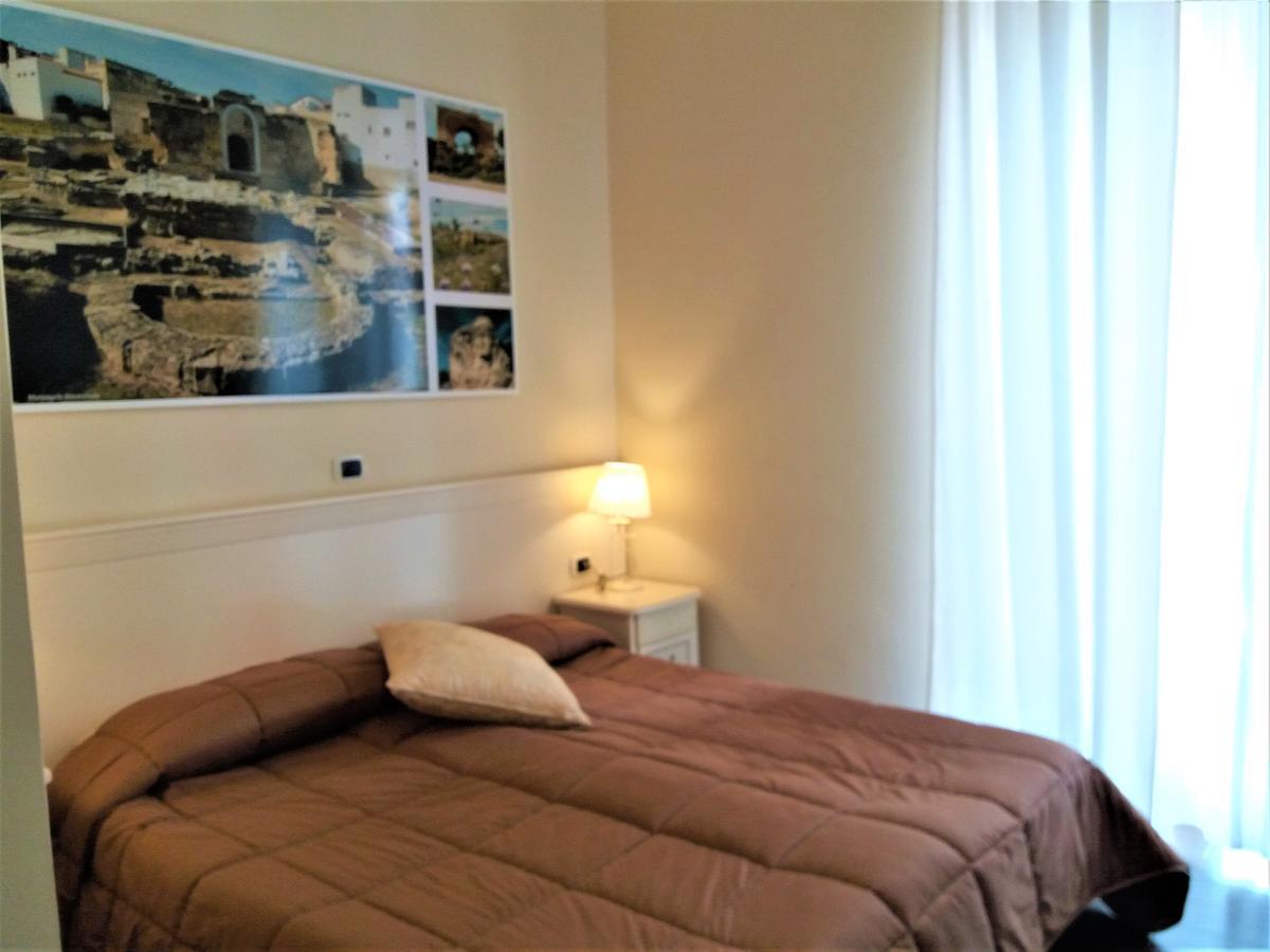 Domus Al Corso Con Servizio B&B Canosa di Puglia Bagian luar foto