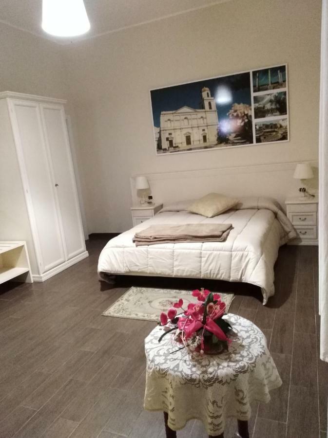 Domus Al Corso Con Servizio B&B Canosa di Puglia Bagian luar foto